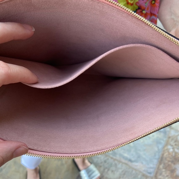 Louis Vuitton Daily Pouch: UNAVAILABLE! - Picture 10 of 12